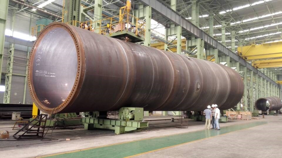 2015年9月，公司成功實(shí)施了華電集團(tuán)公司鹽城濱海北100MW海上風(fēng)電場(chǎng)建設(shè)項(xiàng)目監(jiān)造業(yè)務(wù)，實(shí)現(xiàn)了公司在海上風(fēng)電塔筒項(xiàng)目監(jiān)造業(yè)務(wù)方面零突破。.jpg